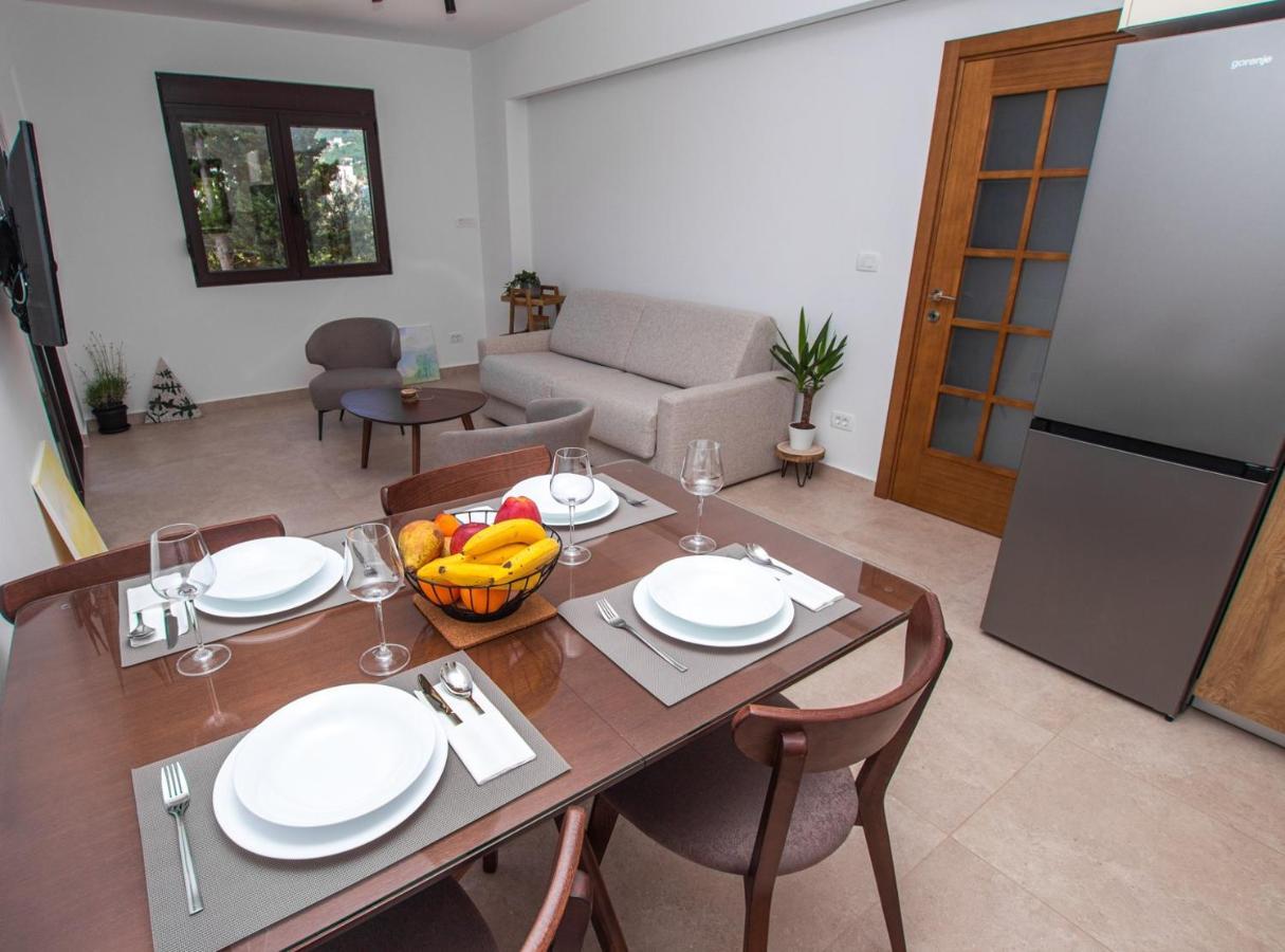 Zia Apartments بار المظهر الخارجي الصورة