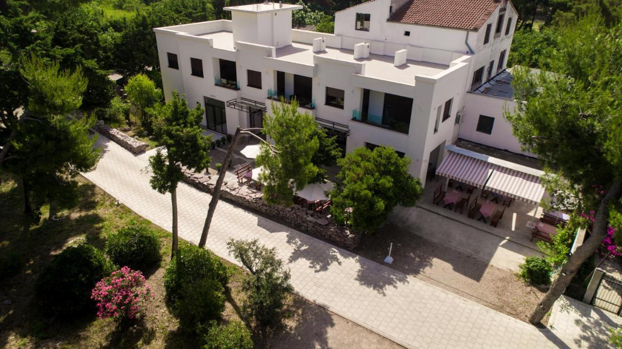 Zia Apartments بار المظهر الخارجي الصورة