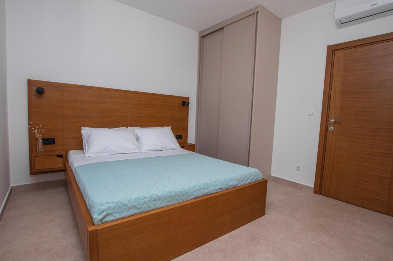 Zia Apartments بار المظهر الخارجي الصورة