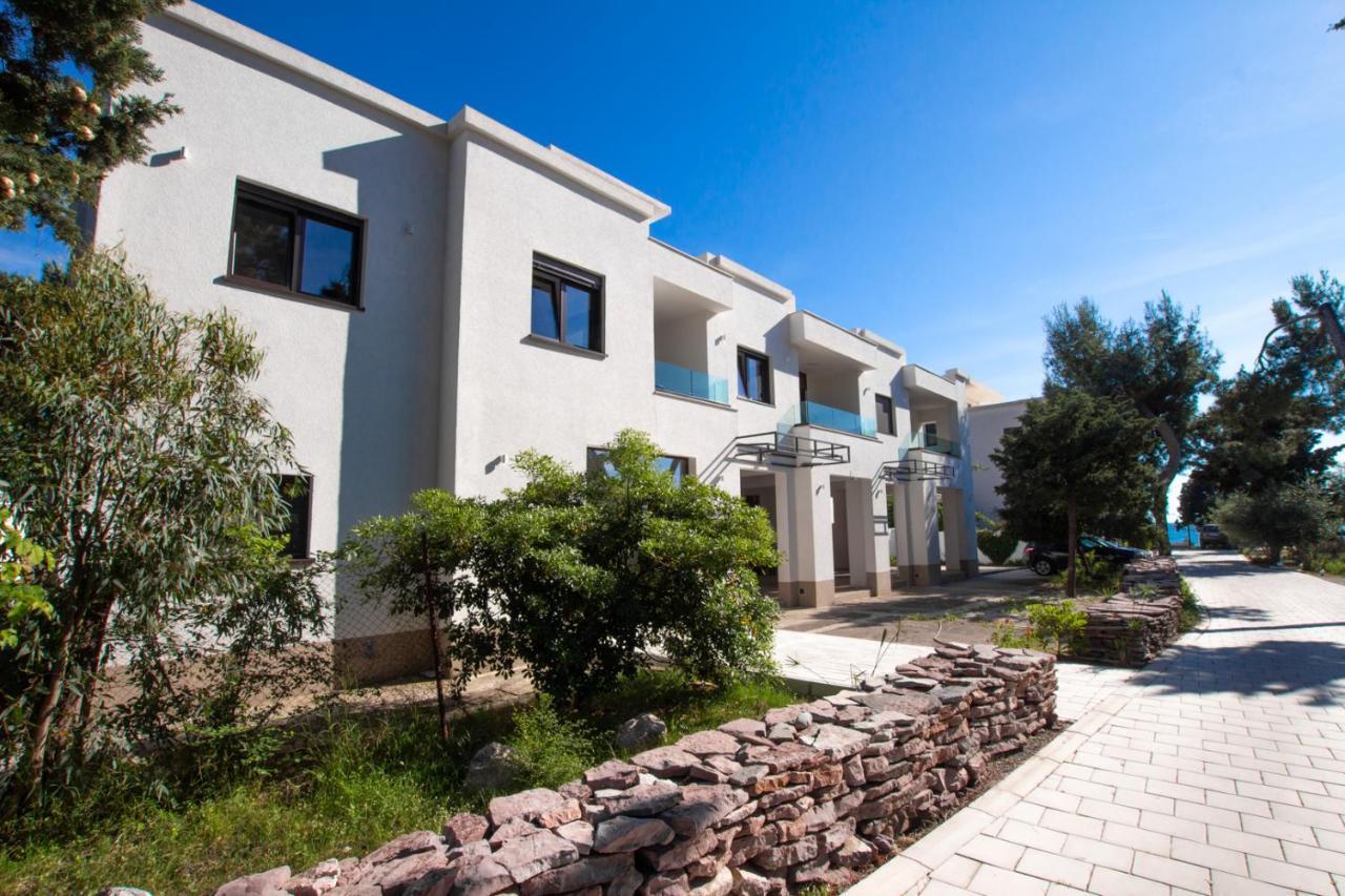 Zia Apartments بار المظهر الخارجي الصورة