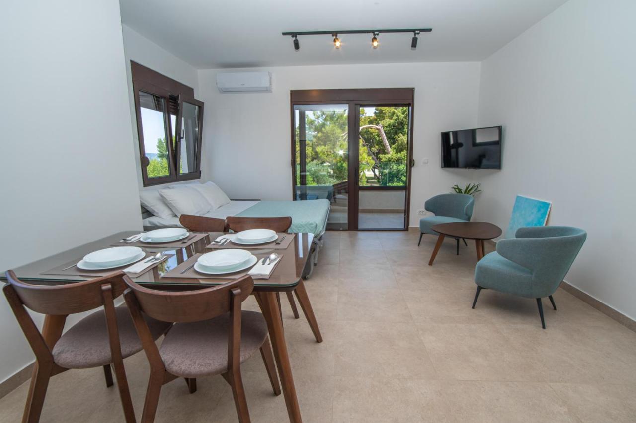 Zia Apartments بار المظهر الخارجي الصورة