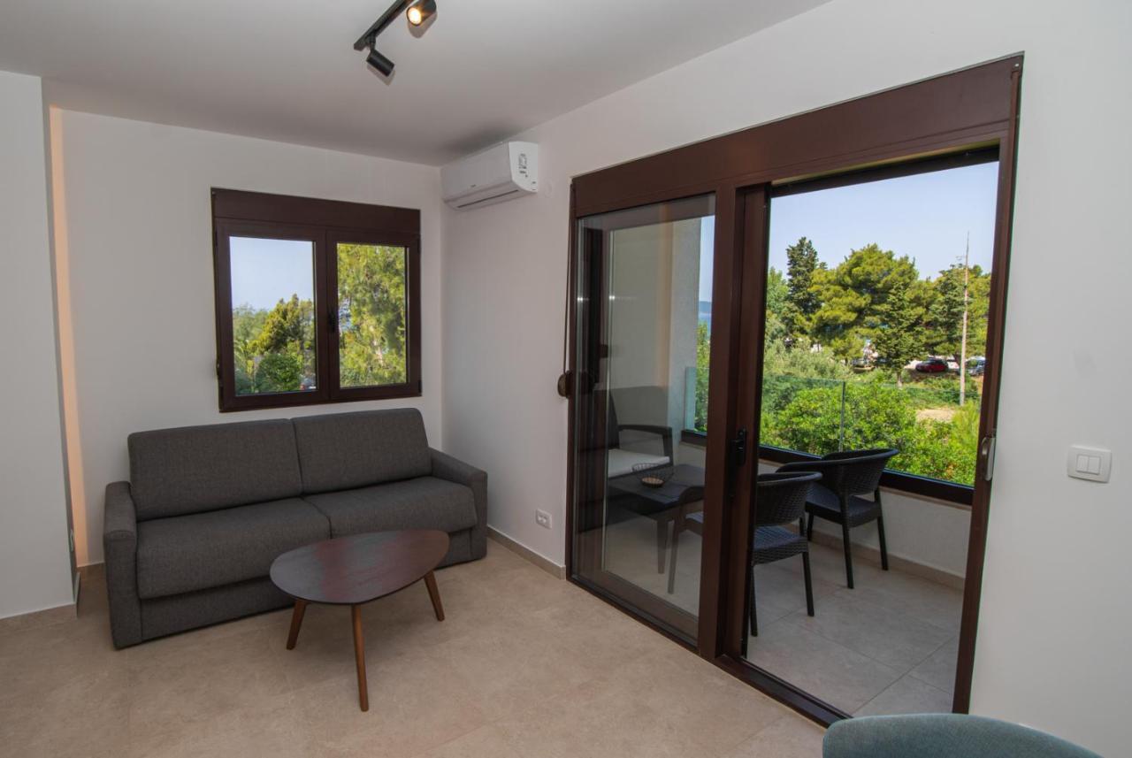 Zia Apartments بار المظهر الخارجي الصورة