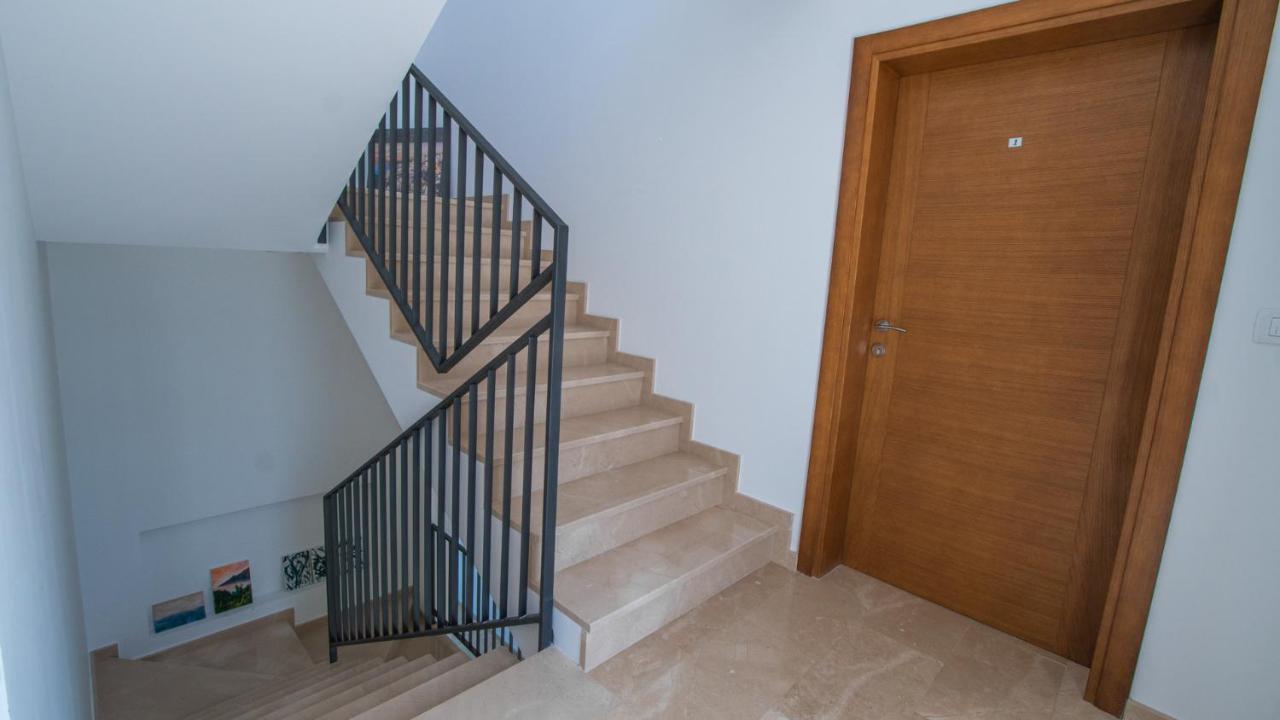 Zia Apartments بار المظهر الخارجي الصورة