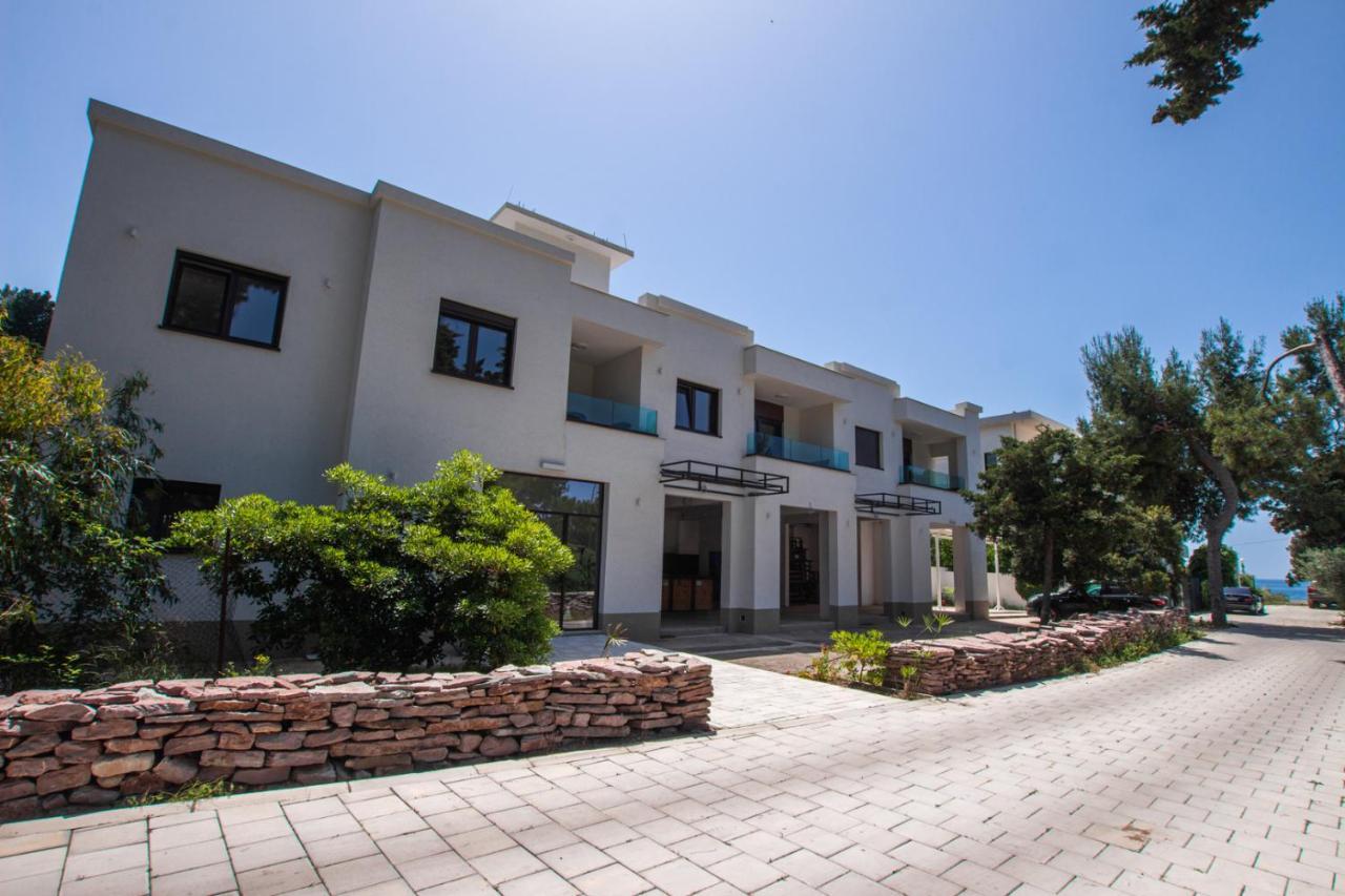 Zia Apartments بار المظهر الخارجي الصورة